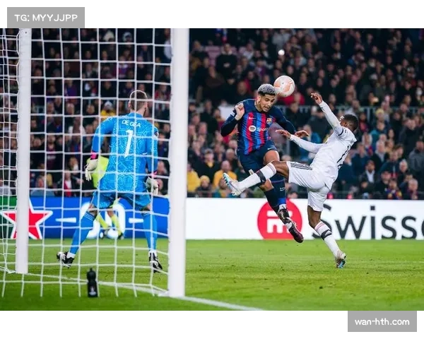 拉菲尼亚远射中柱巴萨客场憾平塞维利亚错失制胜良机